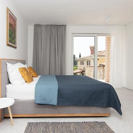 The Rose Garden Apartman *